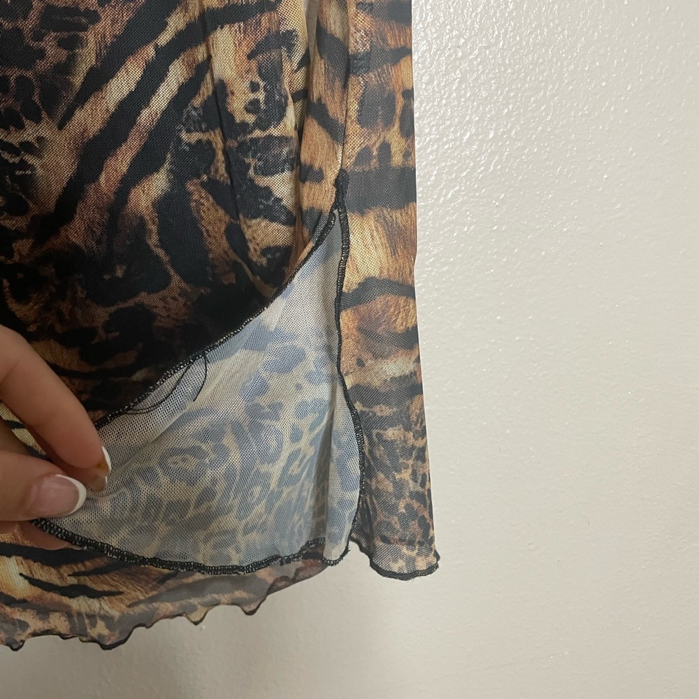 Animal Print Mesh Knitted
All Over Print Stand Collar long bell sleeves Sz Sm - Picture 9 of 14